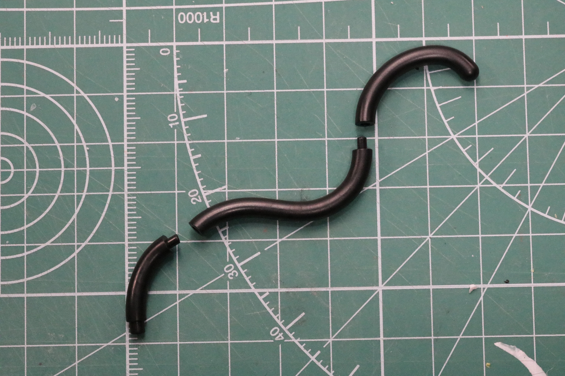 尻尾は付け根と合わせて3点で左右への可動が可能