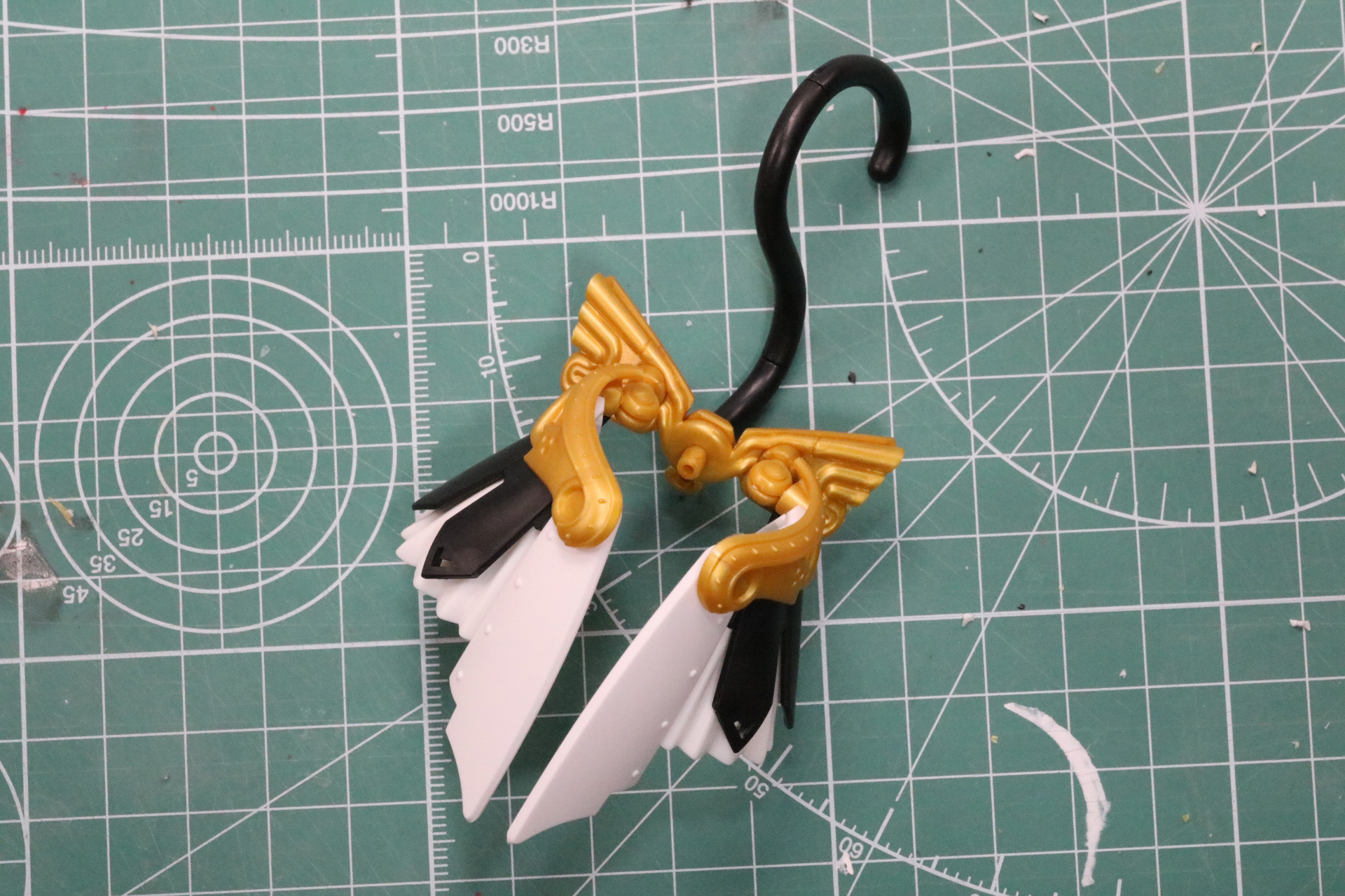 尻尾は付け根と合わせて3点で左右への可動が可能