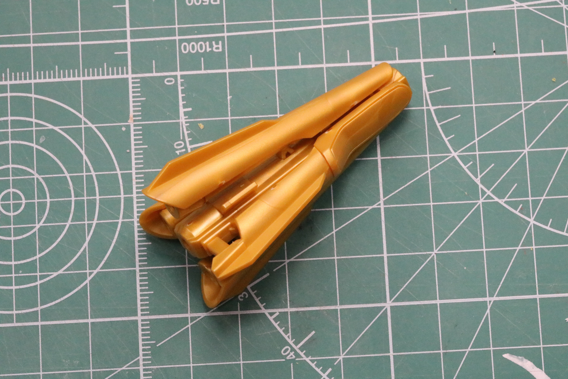 完成すると接続口が寄せ集まった密度のある造形になる