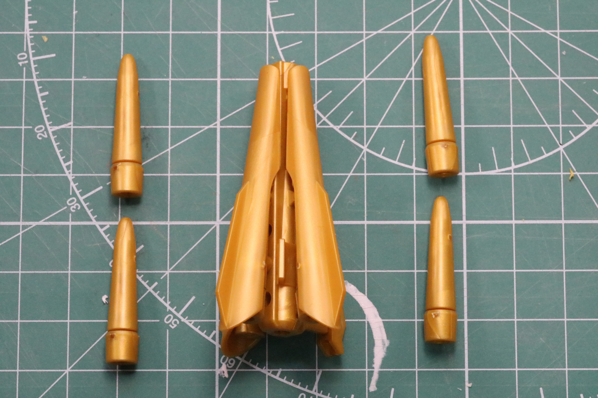 完成すると接続口が寄せ集まった密度のある造形になる