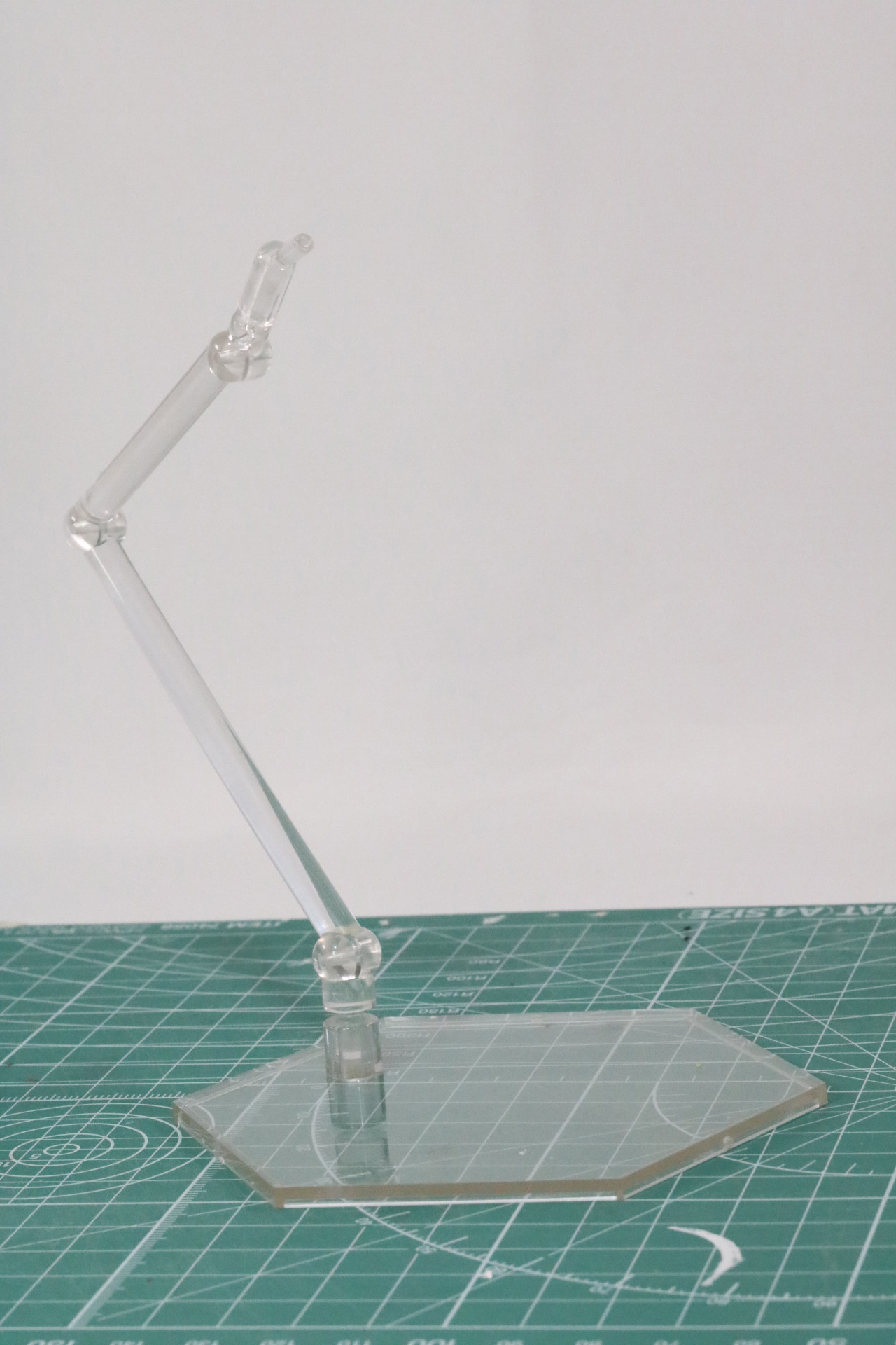 本体の背中や腰の装飾品にも接続することができる