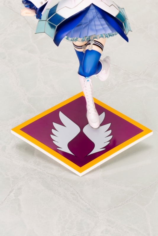 専用台座はヘルエスタ王国の紋章をデザイン