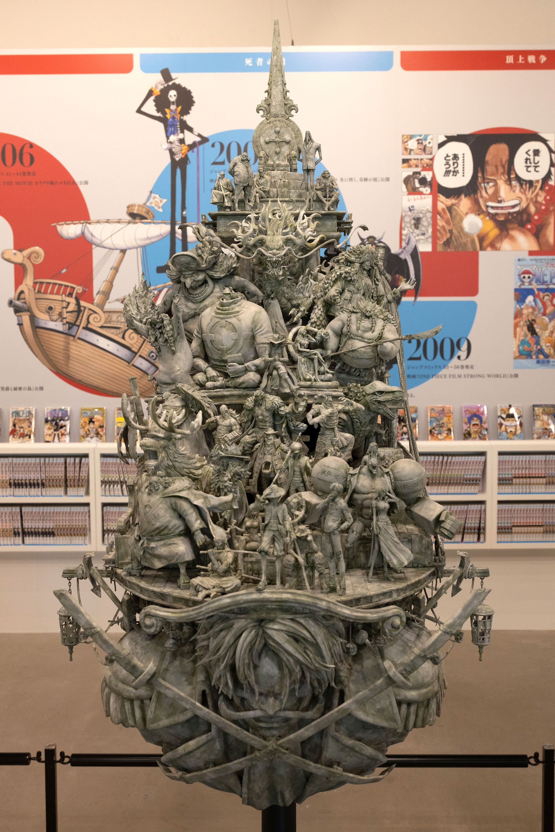 BUSTERCALL×ONE PIECEのアート作品「HERO SCULPTURE」。