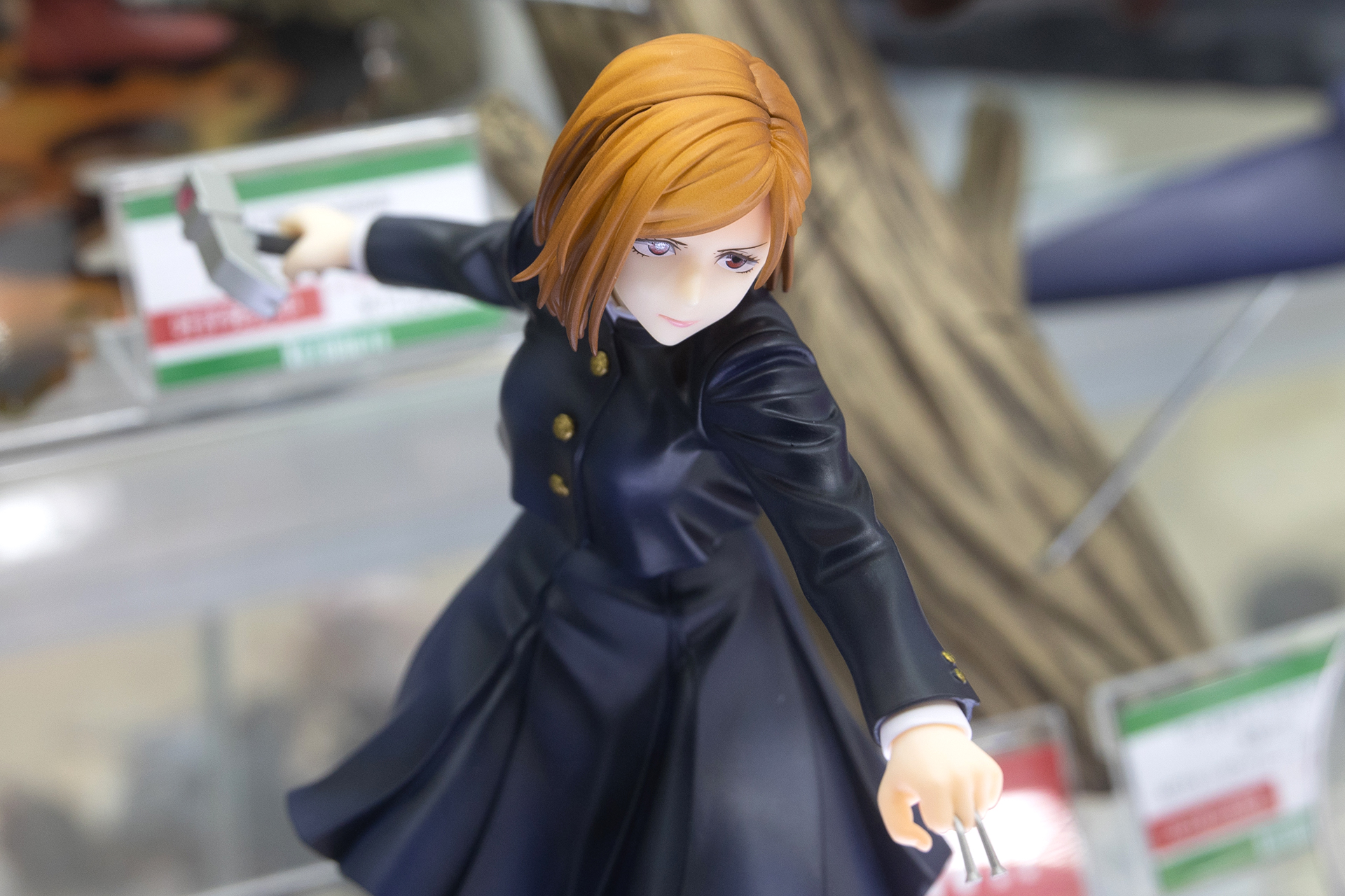 こちらはやや上側から見たところ。正面とはまた違った感じに見えるのは面白い