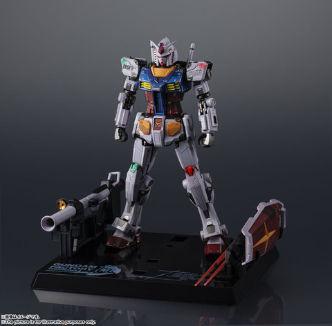 夜間時起動実験をイメージしたカラーリングの「超合金 RX-78F00 GUNDAM