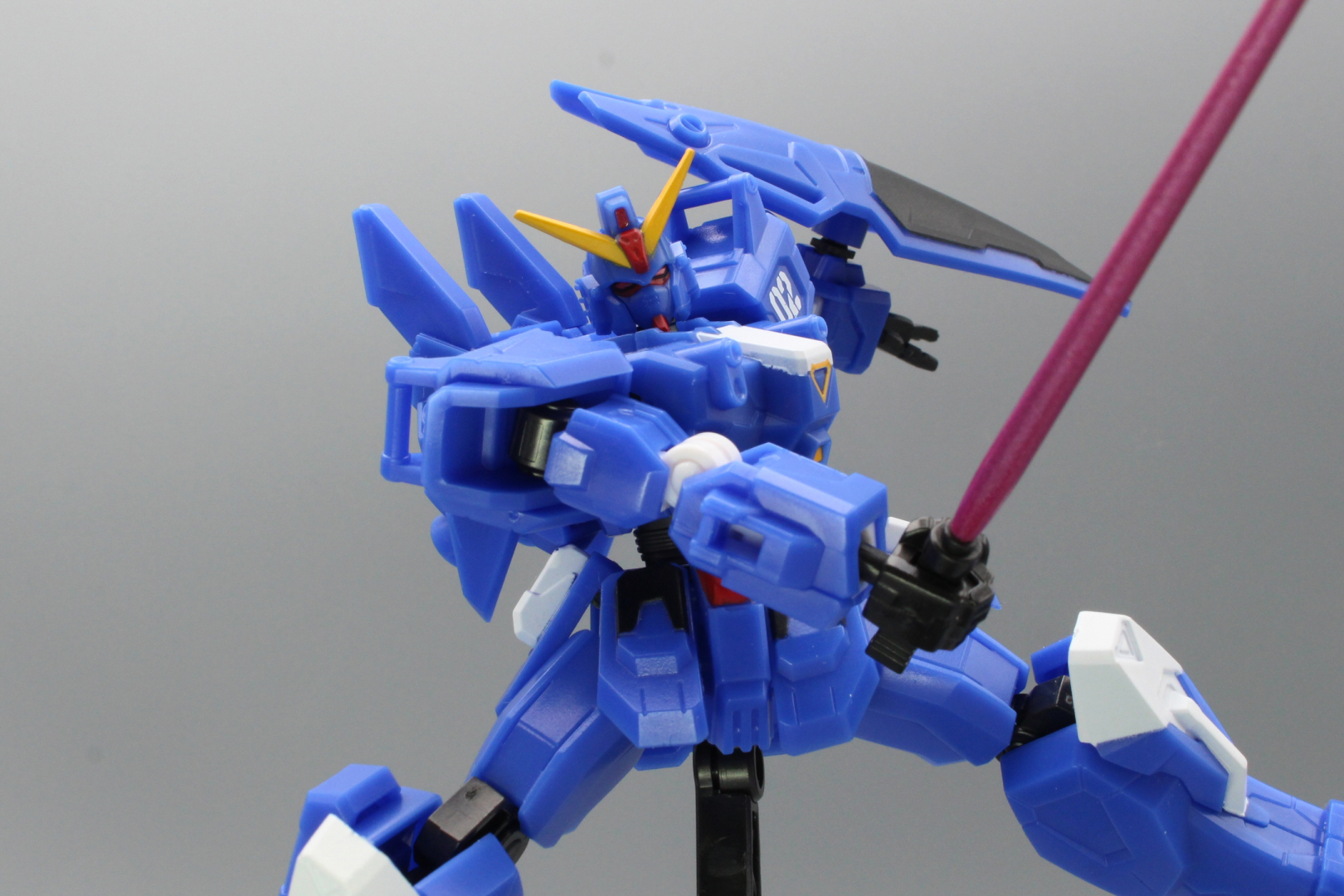 EXAM発動時の赤く輝くカメラアイの頭部はパーツ交換によって再現