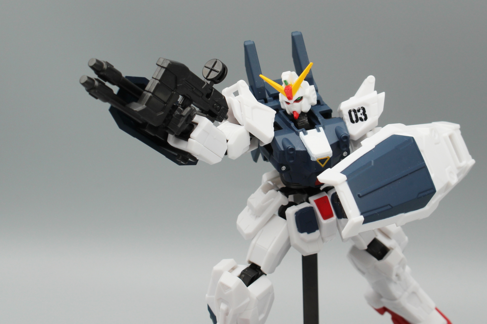 2連ビーム砲は、砲身とグリップの2つのパーツで構成。シールドもジョイントが可能