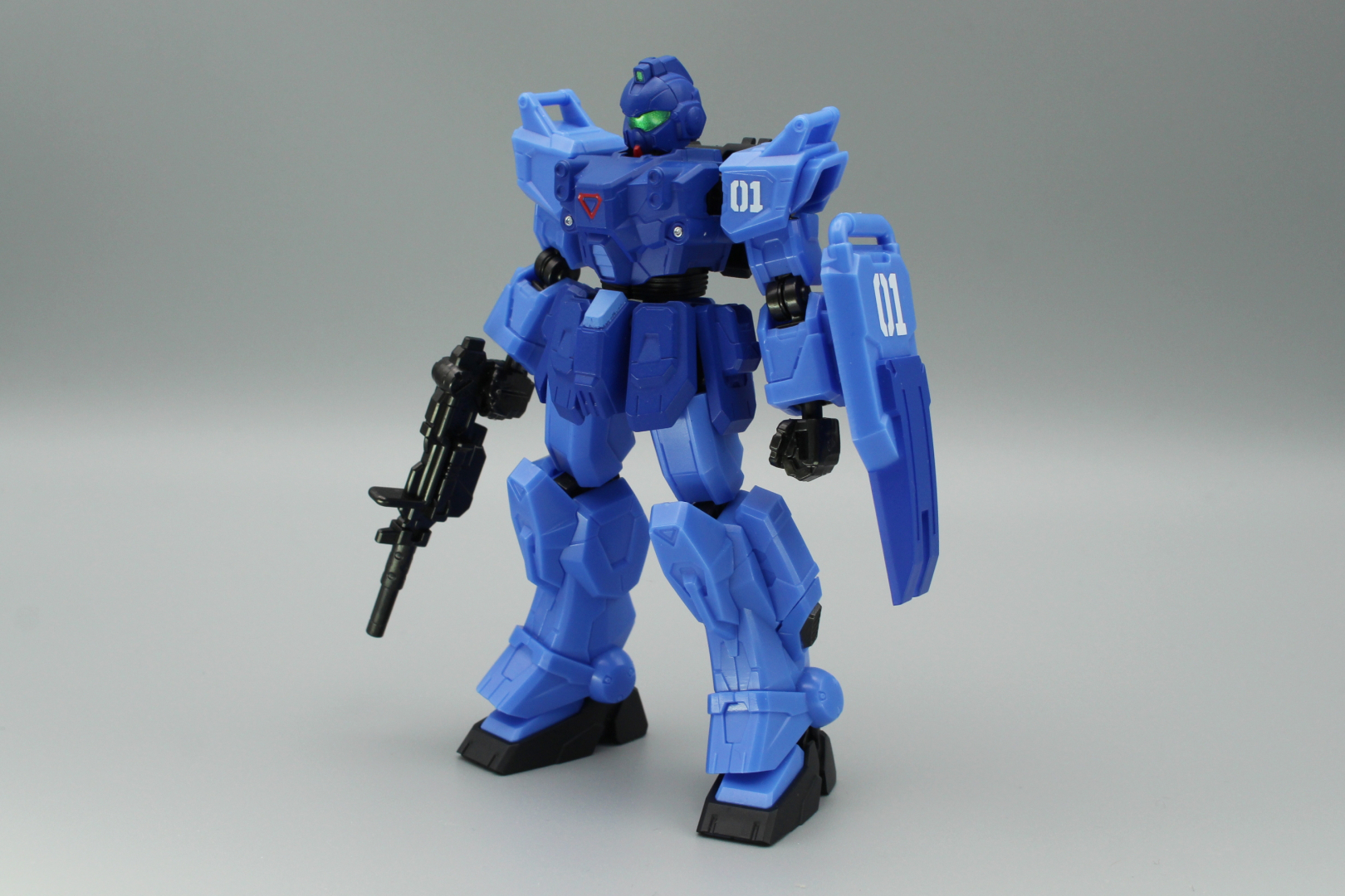 頭部は陸戦型ジム、首から下は陸戦型ガンダムをベースとしたスタイル