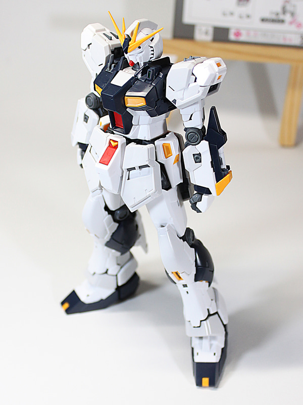 と、そればかりでもしょうがないので、立たせました。ひとことで言えば「カッコいい！」となる瞬間です