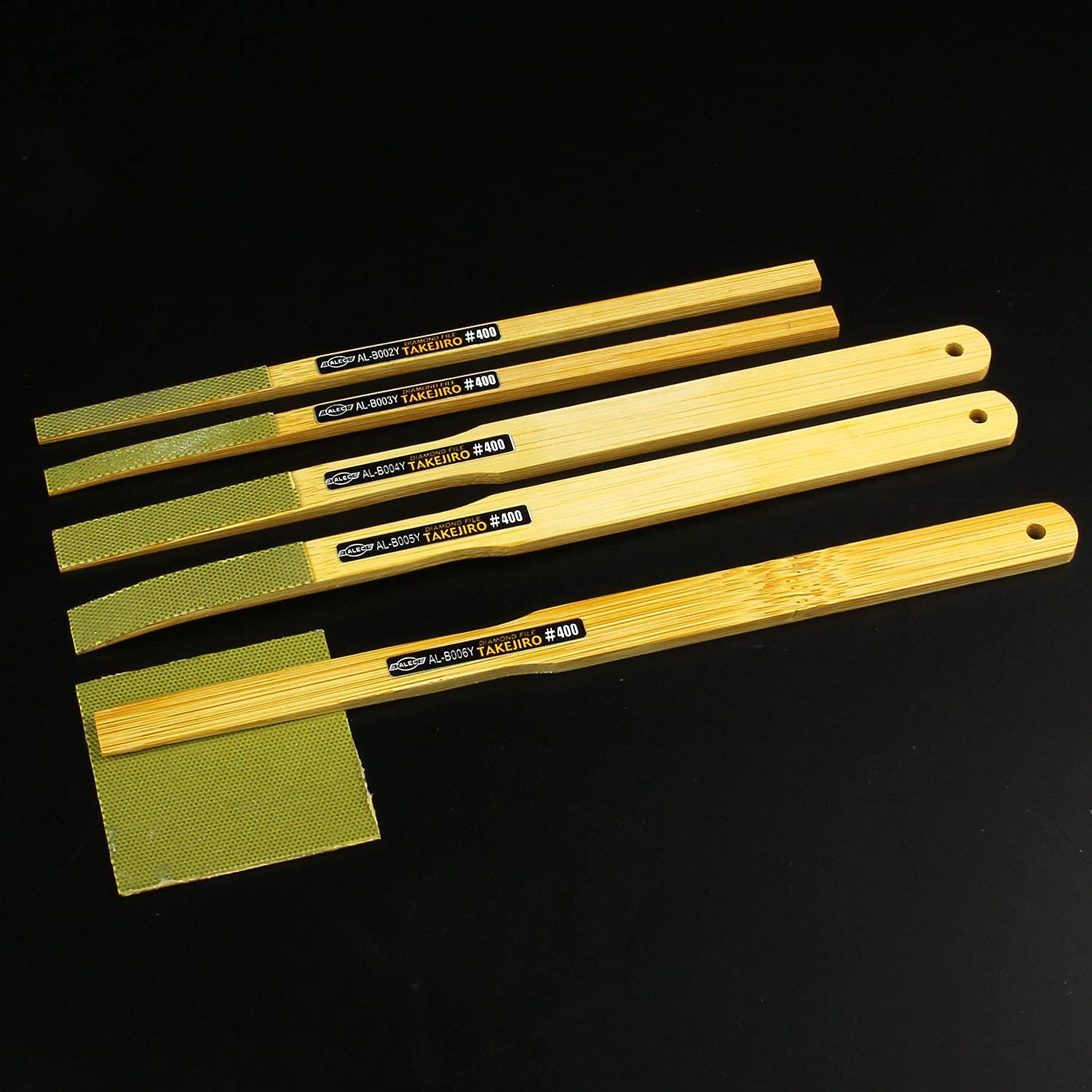 幅の異なる“竹次郎”が5点付属。番手はそれぞれ400番