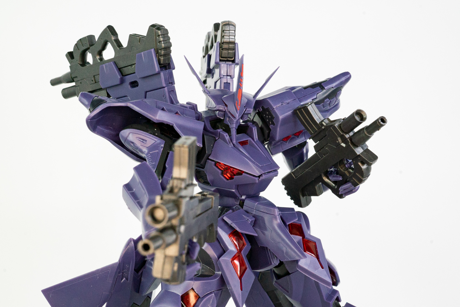 突撃砲の両手持ちも余裕でこなせる可動範囲で、動かしていて非常に楽しい