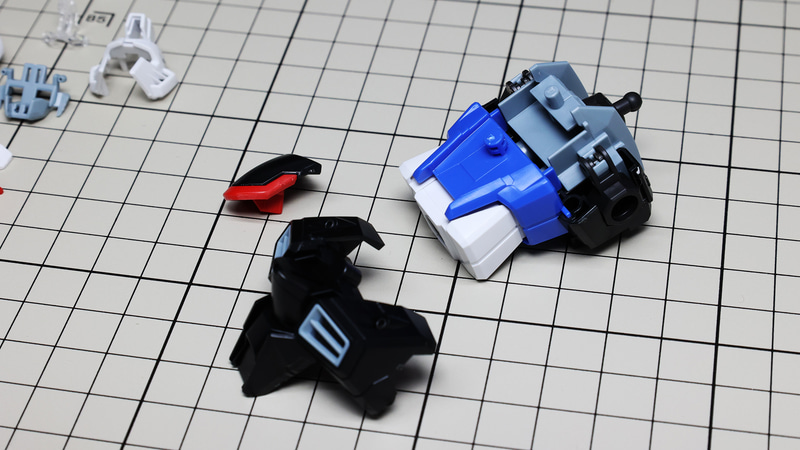 ランナーからパーツを切り出してはめ合わせるだけで進んでいきます