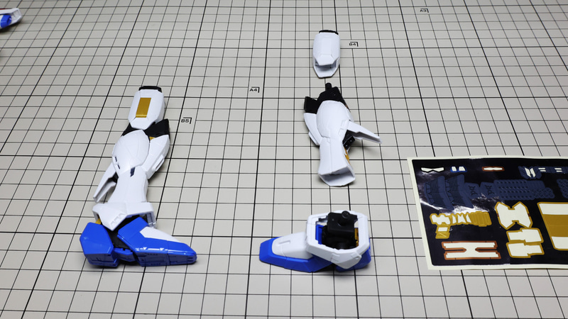 大腿部とは軸とポリキャップでの接続となります