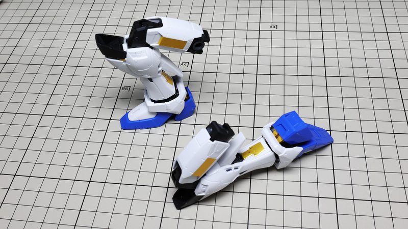 膝はここまで曲がりますが、大腿部と膝関節で外れやすい印象です