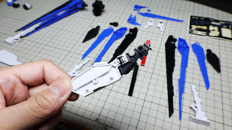 バラエーナプラズマ収束ビーム砲も砲身を曲げられる機構があり、ハイマット・フルバーストモードを再現できます