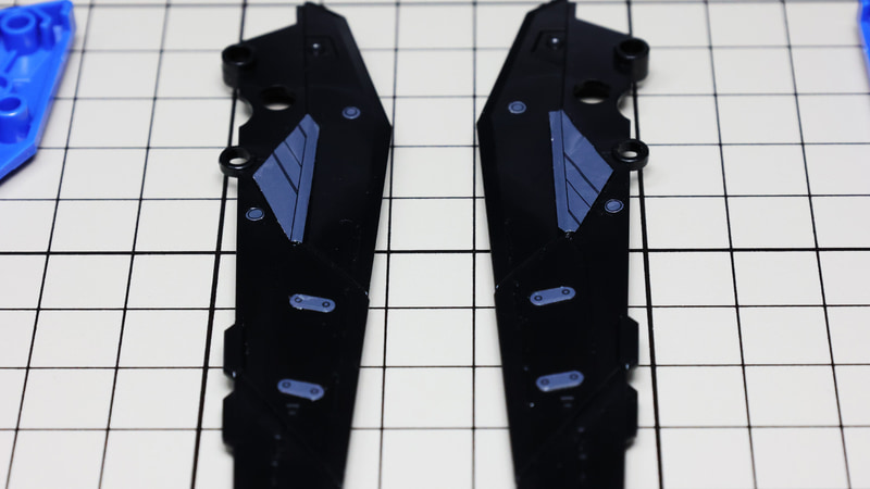 ウイング本体のディテールはシールで再現