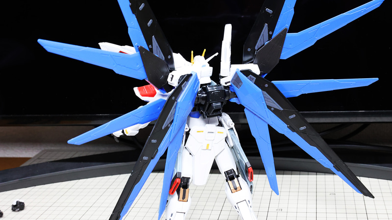 似たような形のパーツが多いので、組立説明書をよく読んで組んでみて下さい