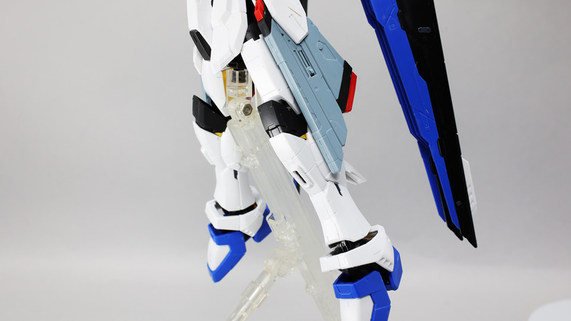 スラっと伸びた脚がセクシーです