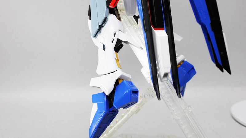 スラっと伸びた脚がセクシーです