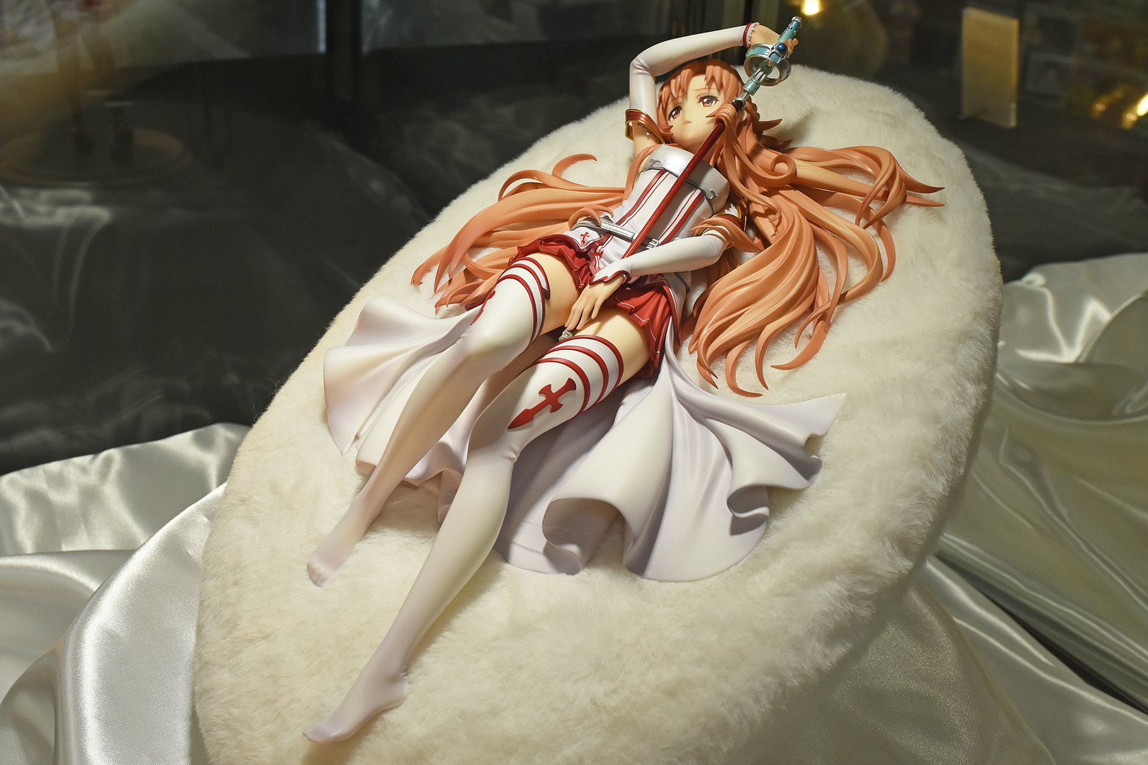 展示用のディスプレイスタンドのようだが、商品に付属する台座である