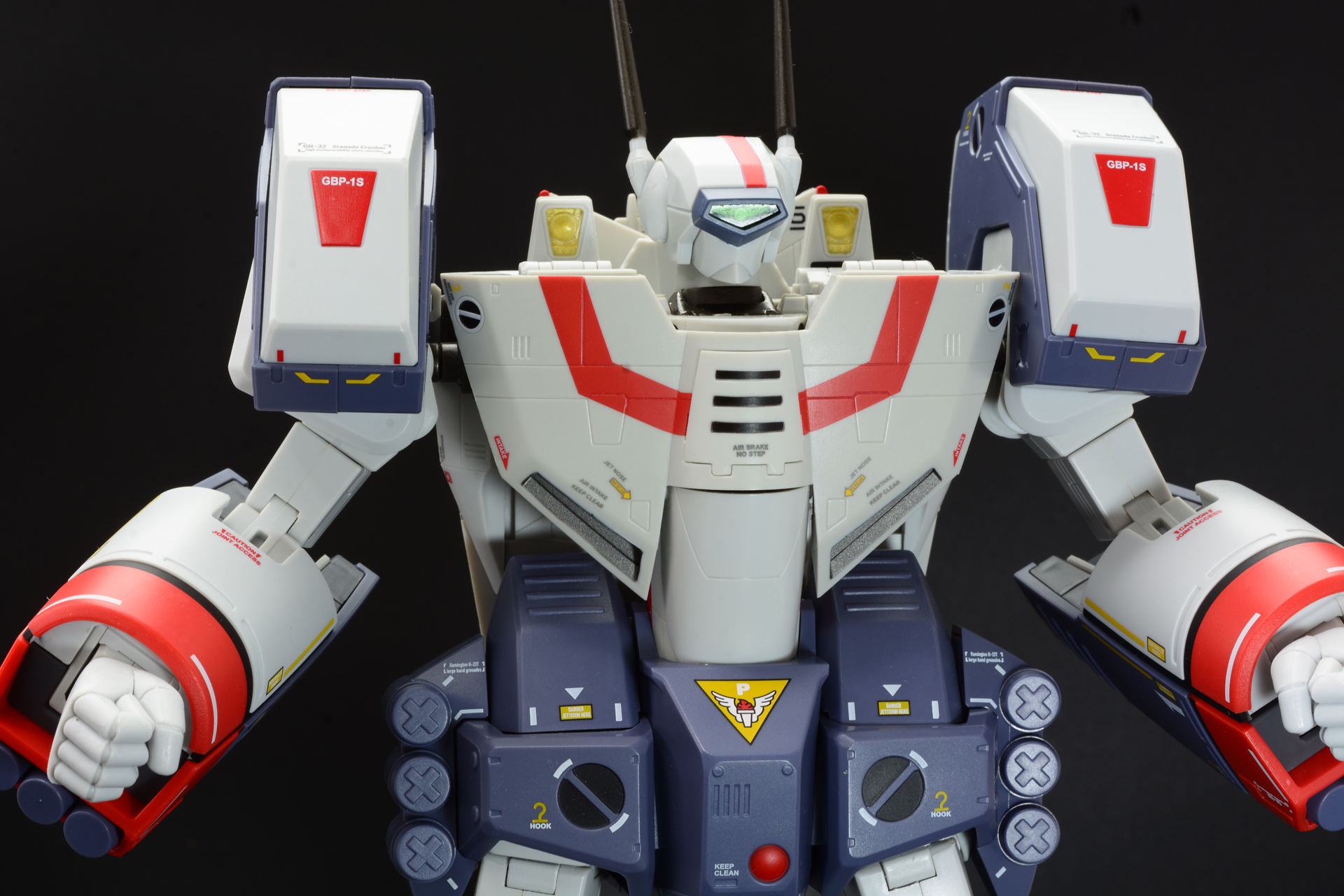 アーマー装着を設計時から想定していただけに、装着は非常にスムーズだ