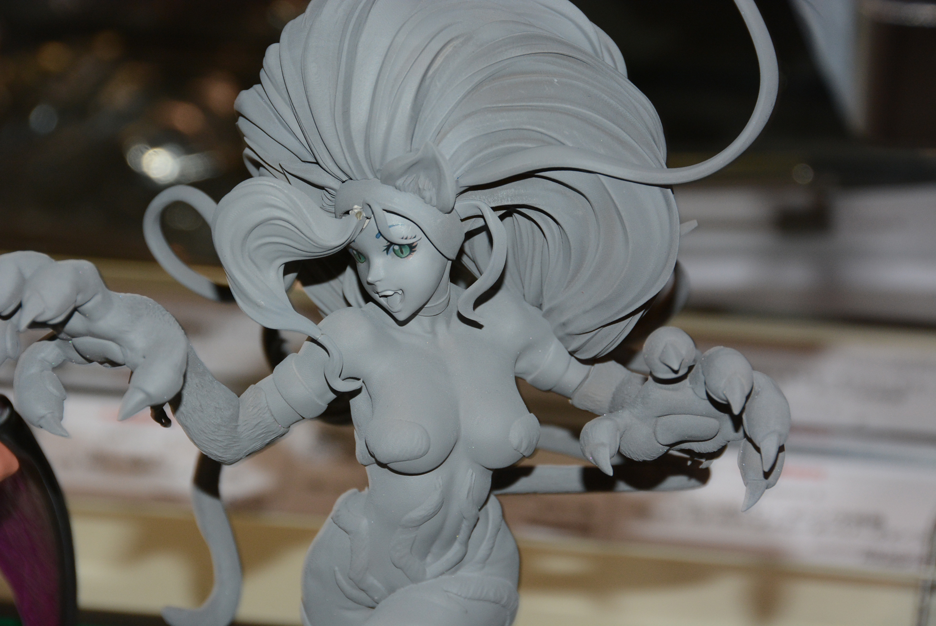 鍛え上げた筋肉と、恐ろしいかぎ爪はしっかり表現。こういったリアリティが楽しい