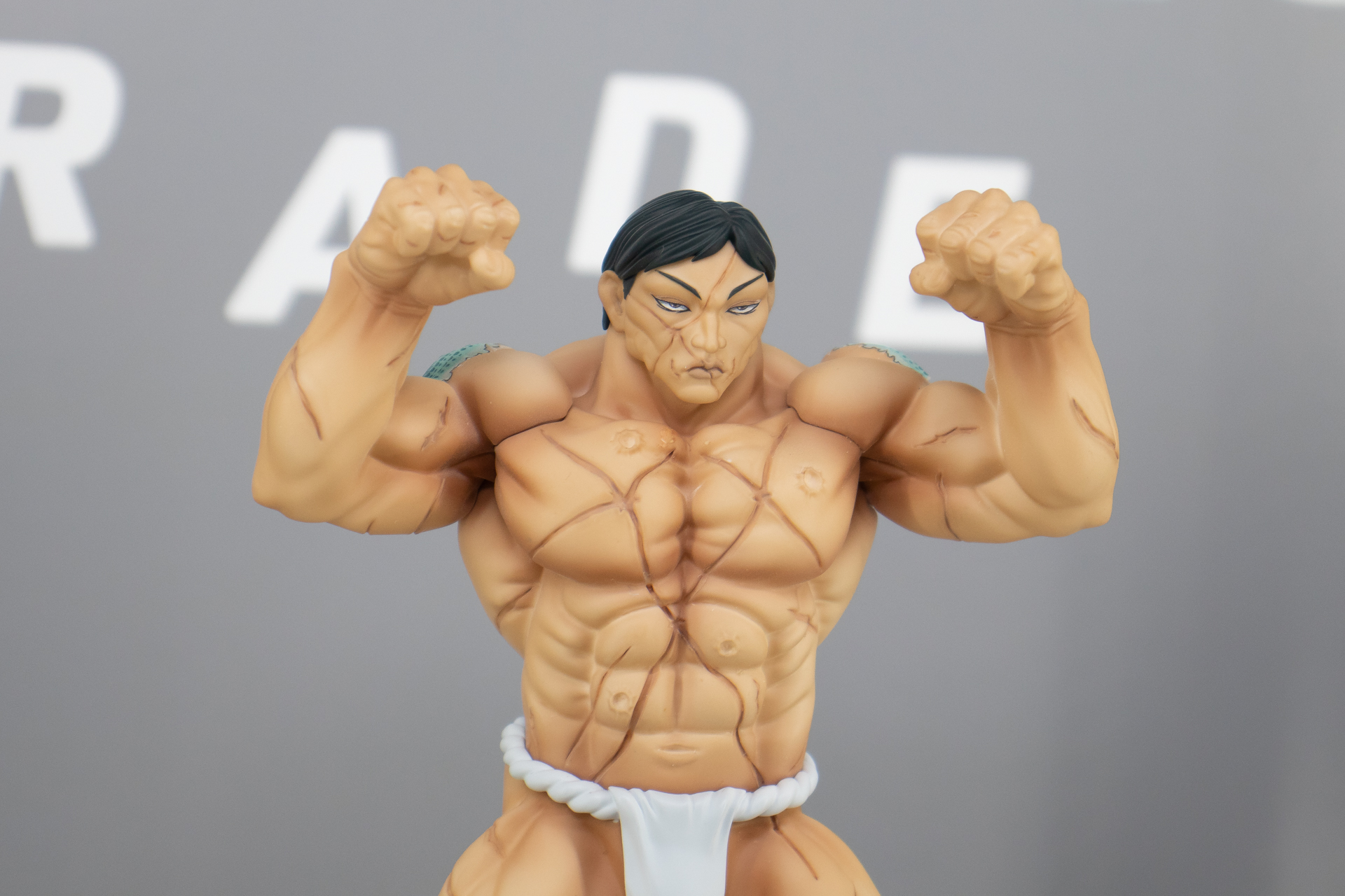 「POP UP PARADE 花山薫」。外伝作品が作られるほどの人気キャラクター。ポーズは彼を象徴する「侠客（おとこ）立ち」