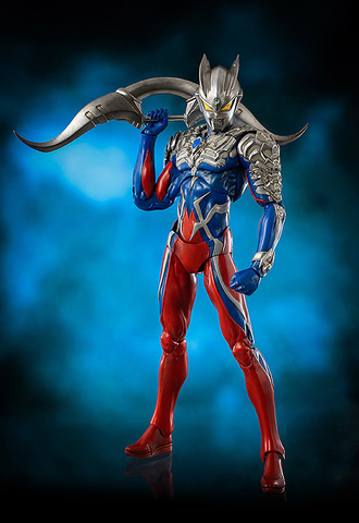 ウルトラゼロファイト」のマント姿も再現可能。可動フィギュア