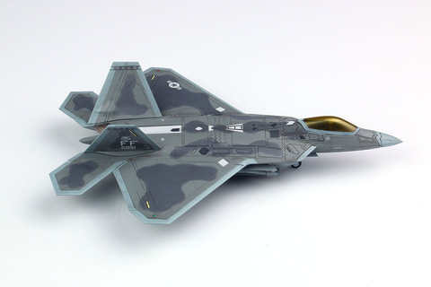 プラモデル「1/144 アメリカ空軍 戦闘機 F-22A ラプター 