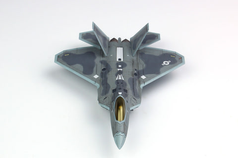 プラモデル「1/144 アメリカ空軍 戦闘機 F-22A ラプター 