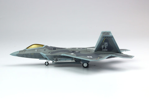 プラモデル「1/144 アメリカ空軍 戦闘機 F-22A ラプター 
