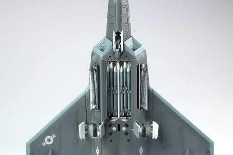 プラモデル「1/144 アメリカ空軍 戦闘機 F-22A ラプター 