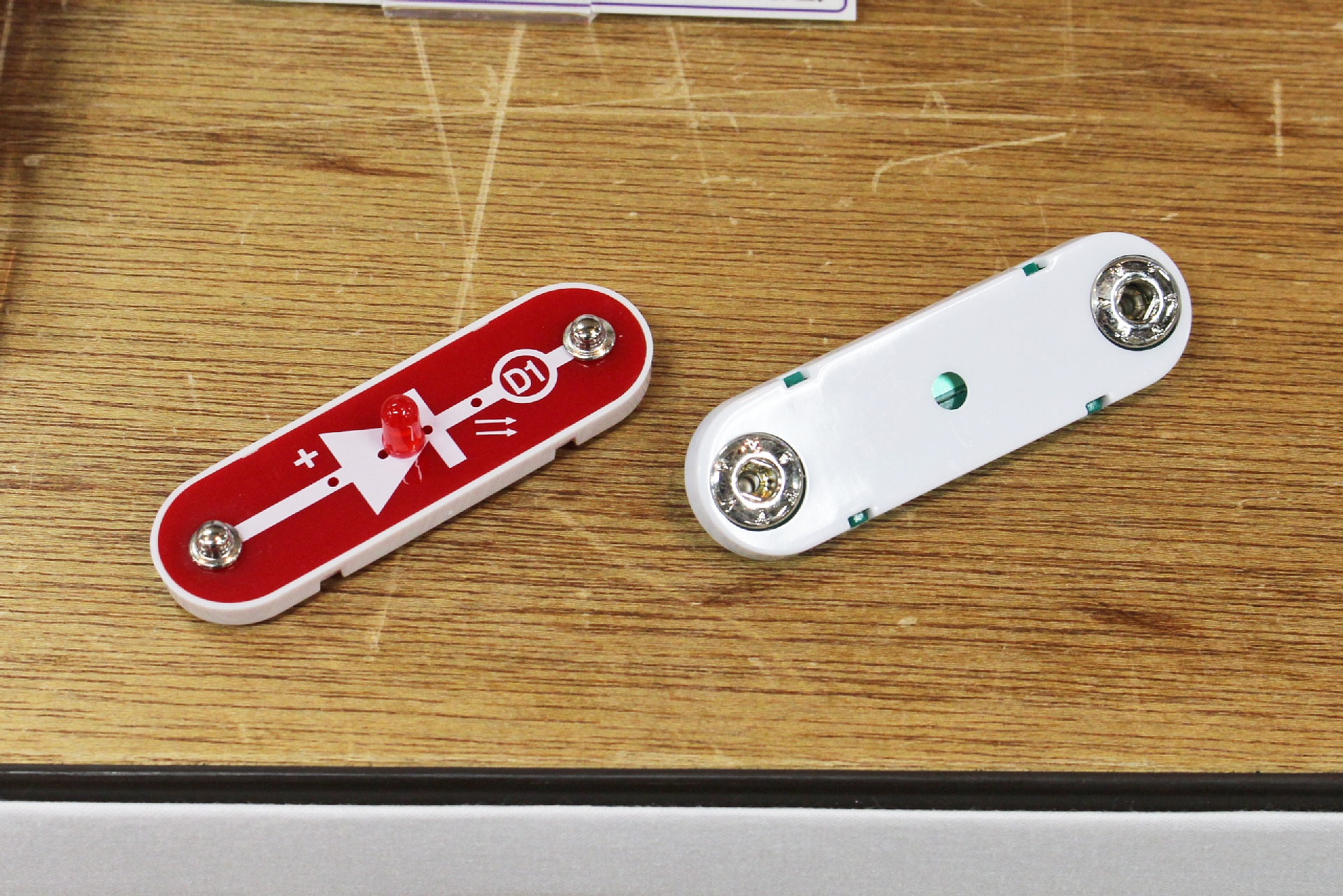 パーツの接続端子にはスナップボタンを採用。パチッと付けて、パチッと取り外せる感触が気持ちいい