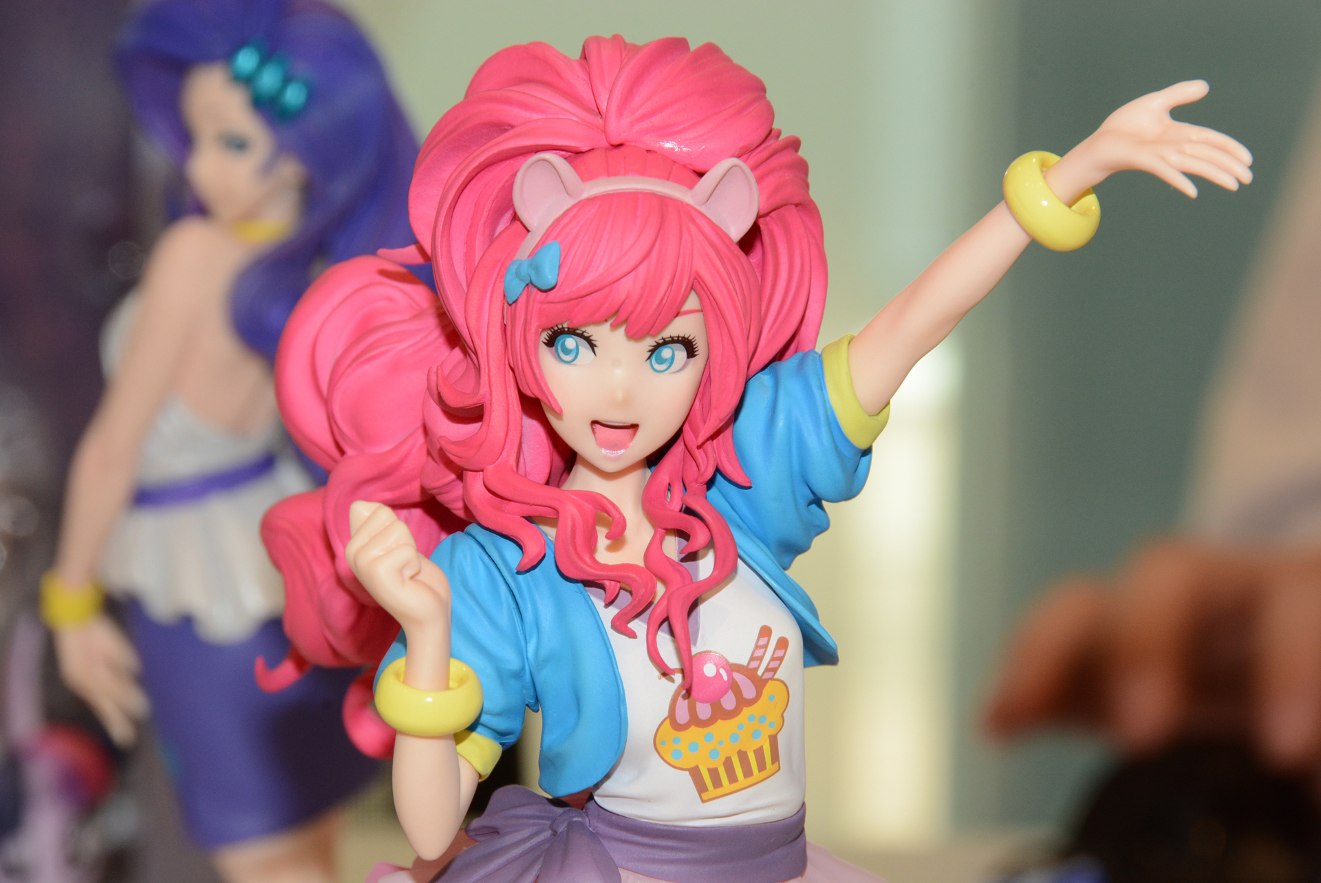 たてがみの形や、体の色のカラーなど、美少女姿にポニーの特徴が積極的に盛り込まれているのがわかる