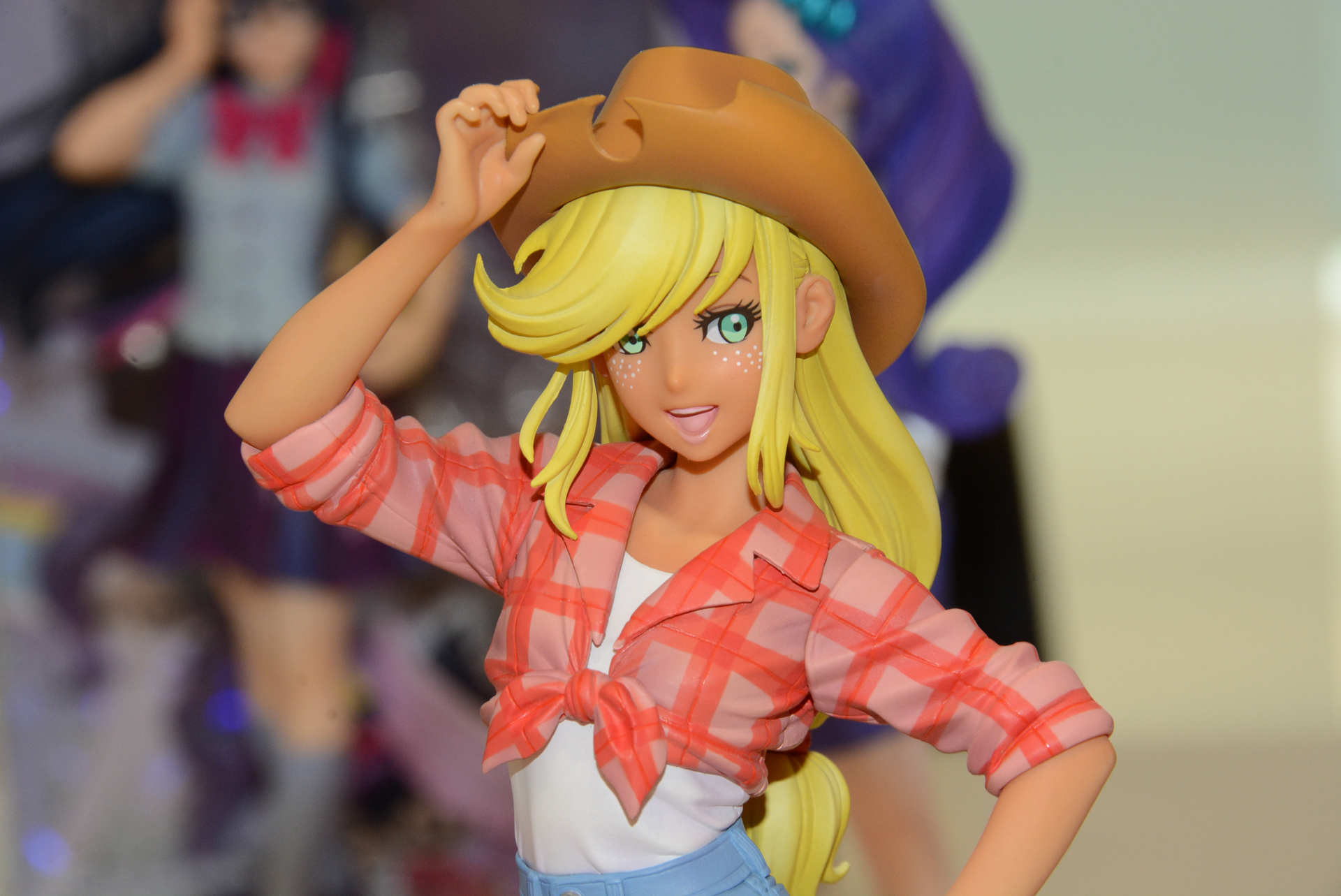 農園の娘で人気者のアップルジャック。典型的と言えるカントリースタイルだ。このシリーズのファッションは特にしょーぐん氏の思いと知識が込められている