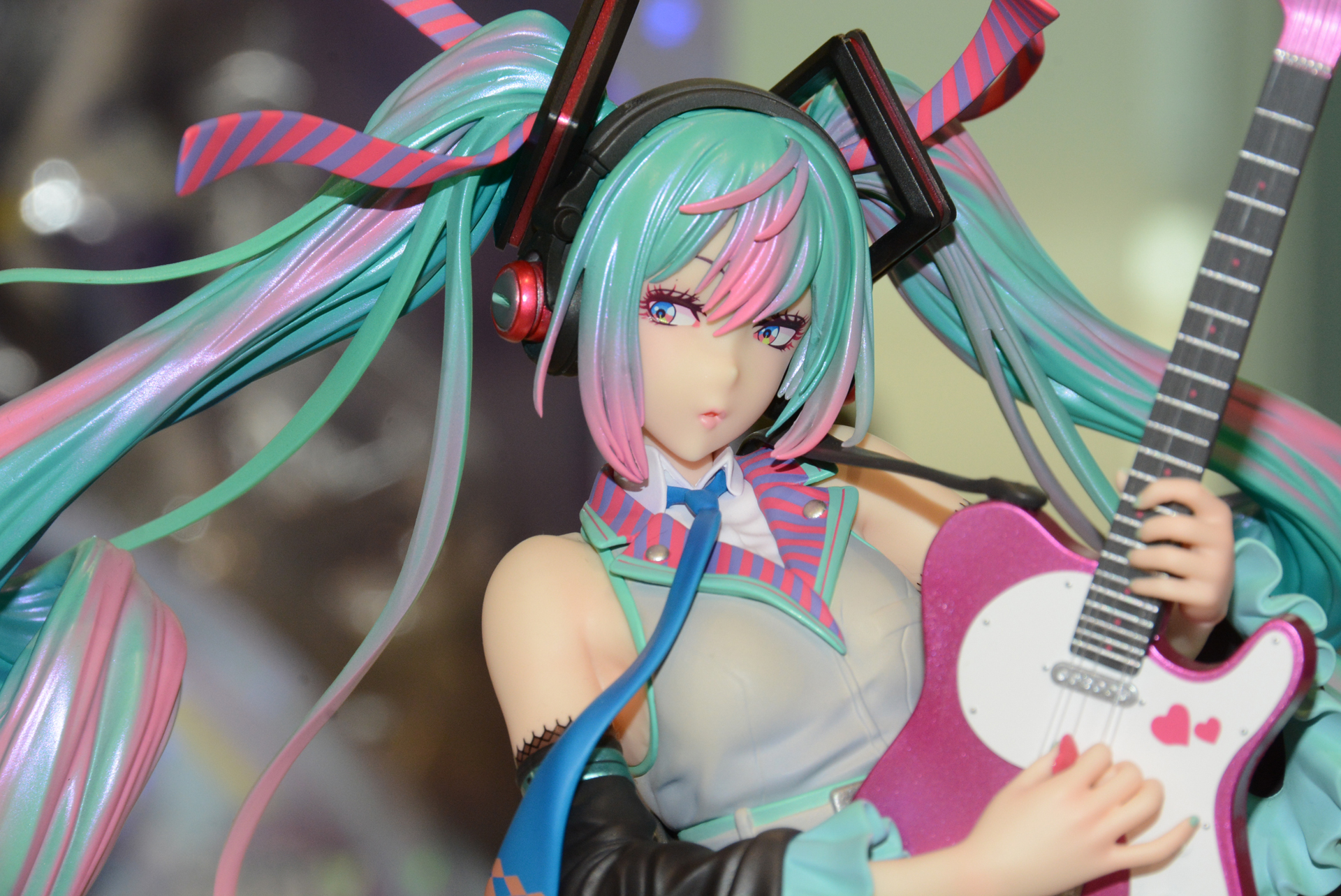 従来の初音ミクのイメージを変える大人びた雰囲気