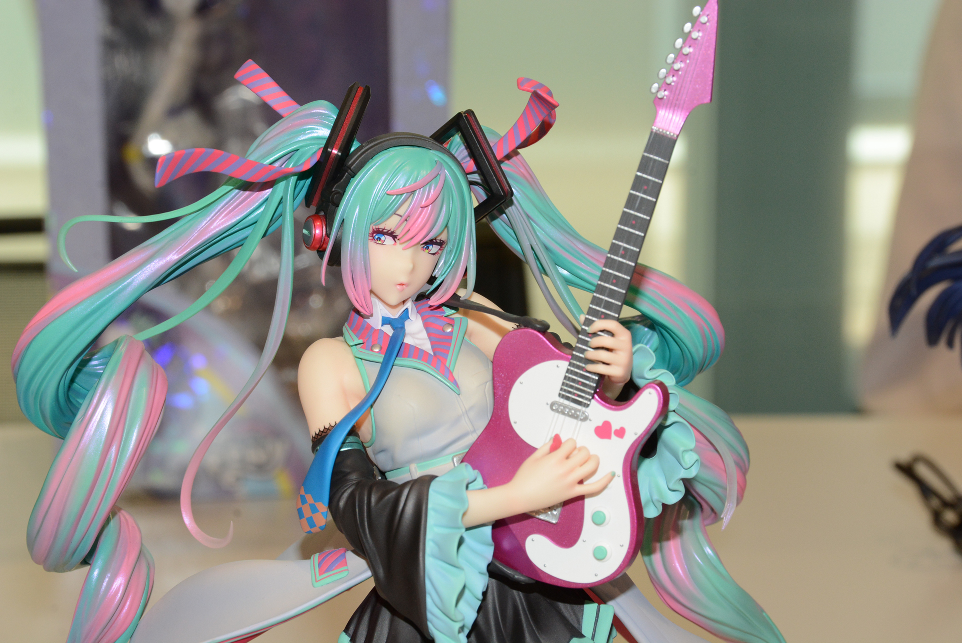 ギターの造形のこだわりも見所