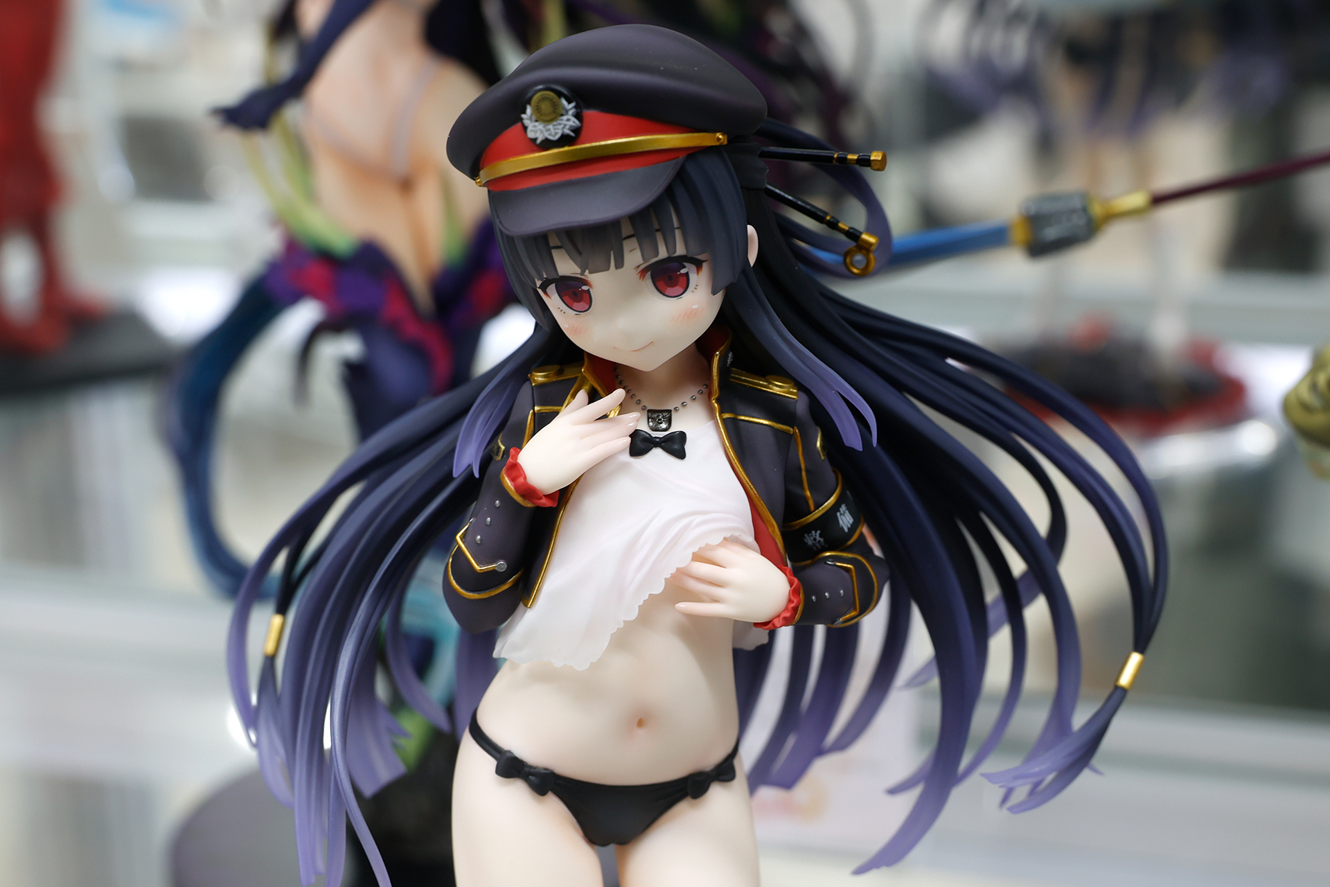 見る角度によって、ちょっと異なる印象にも見えてくるから不思議だ。フィギュア自体の完成度が高いと、飾るだけではなくいろいろと眺め回したくなってくる。