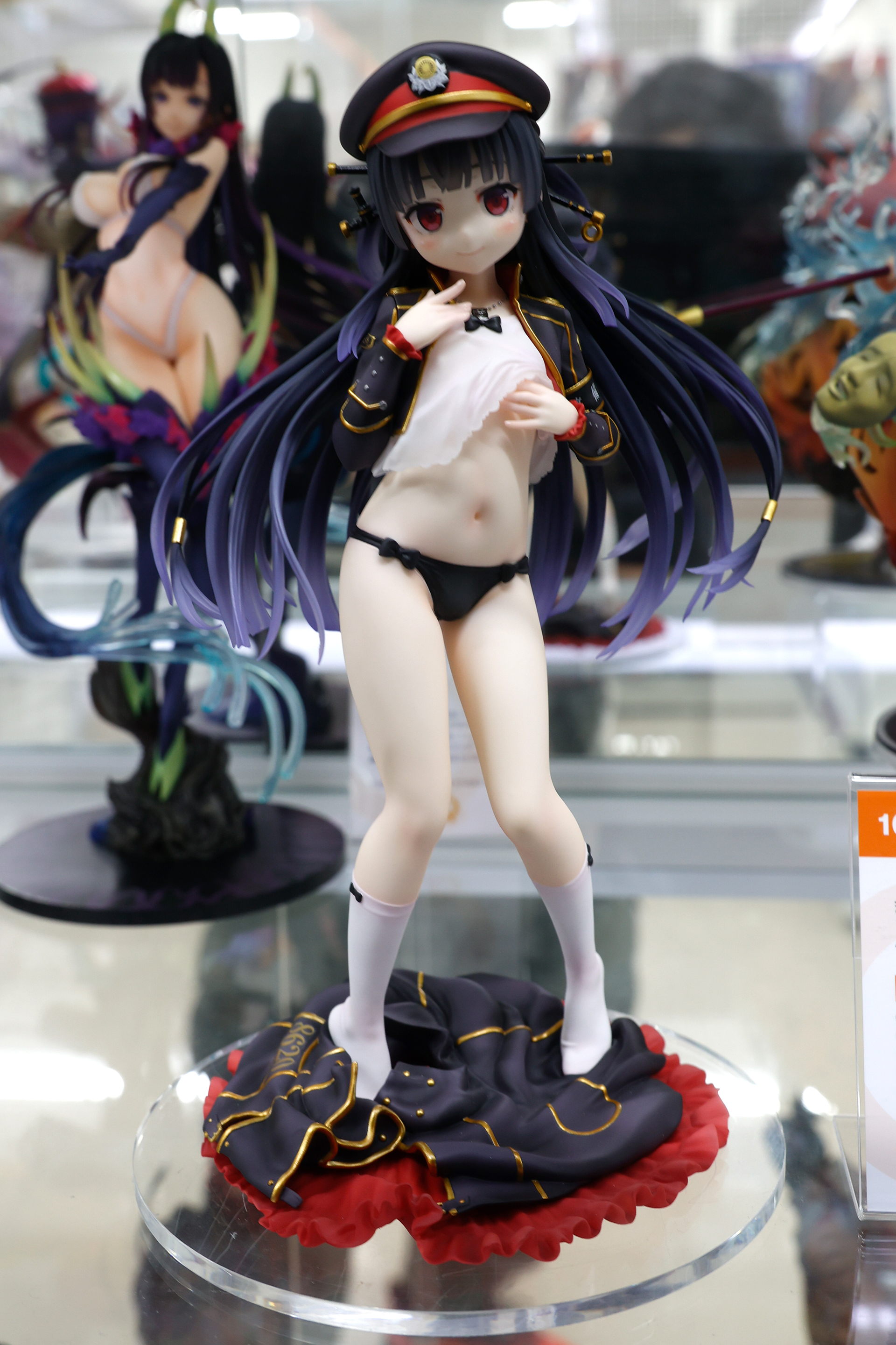 全高は約230mmで、素材にはPVCと一部ABSが採用されている。