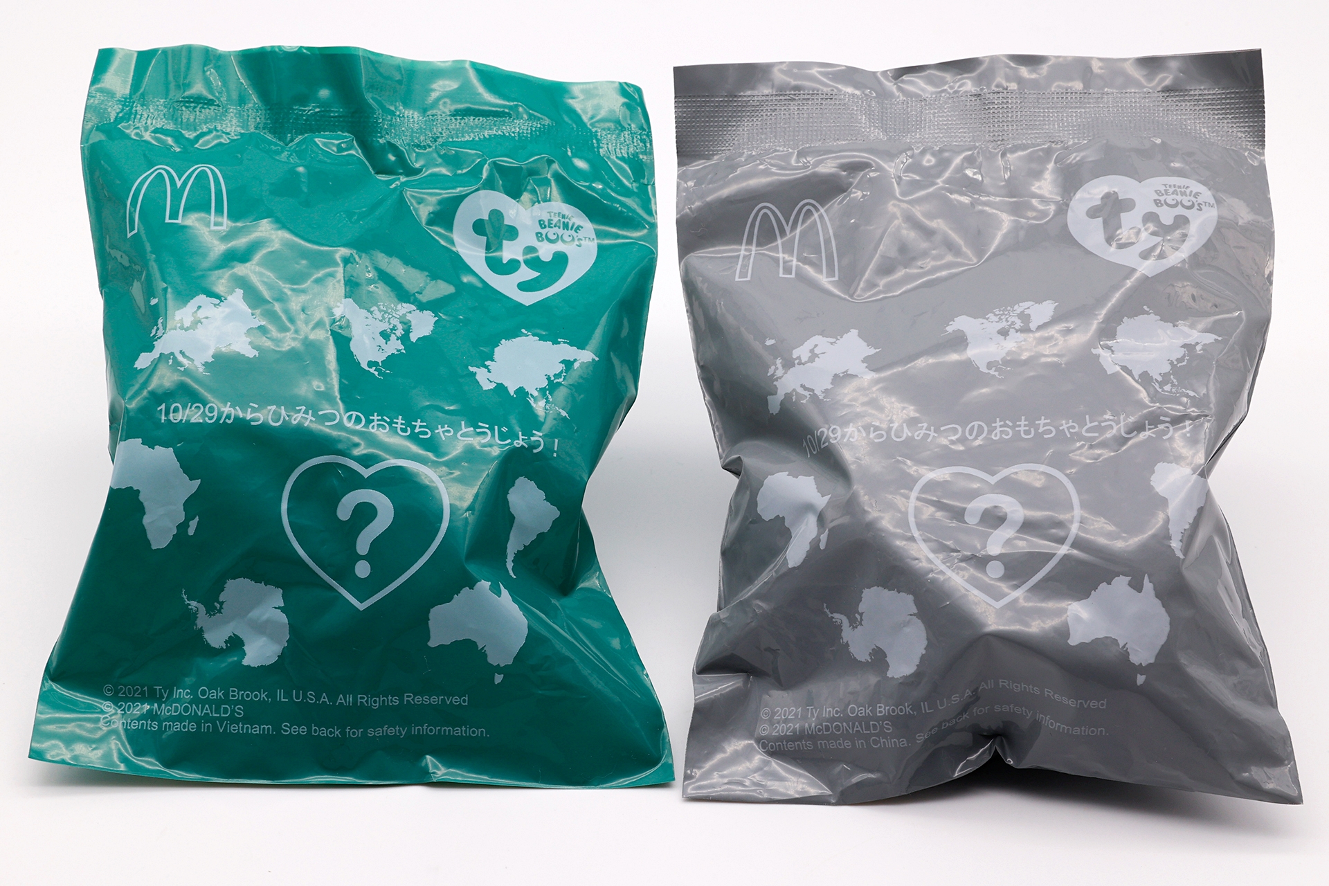 こちらが今回のおもちゃ袋。左が第1弾で、右が第2弾だ