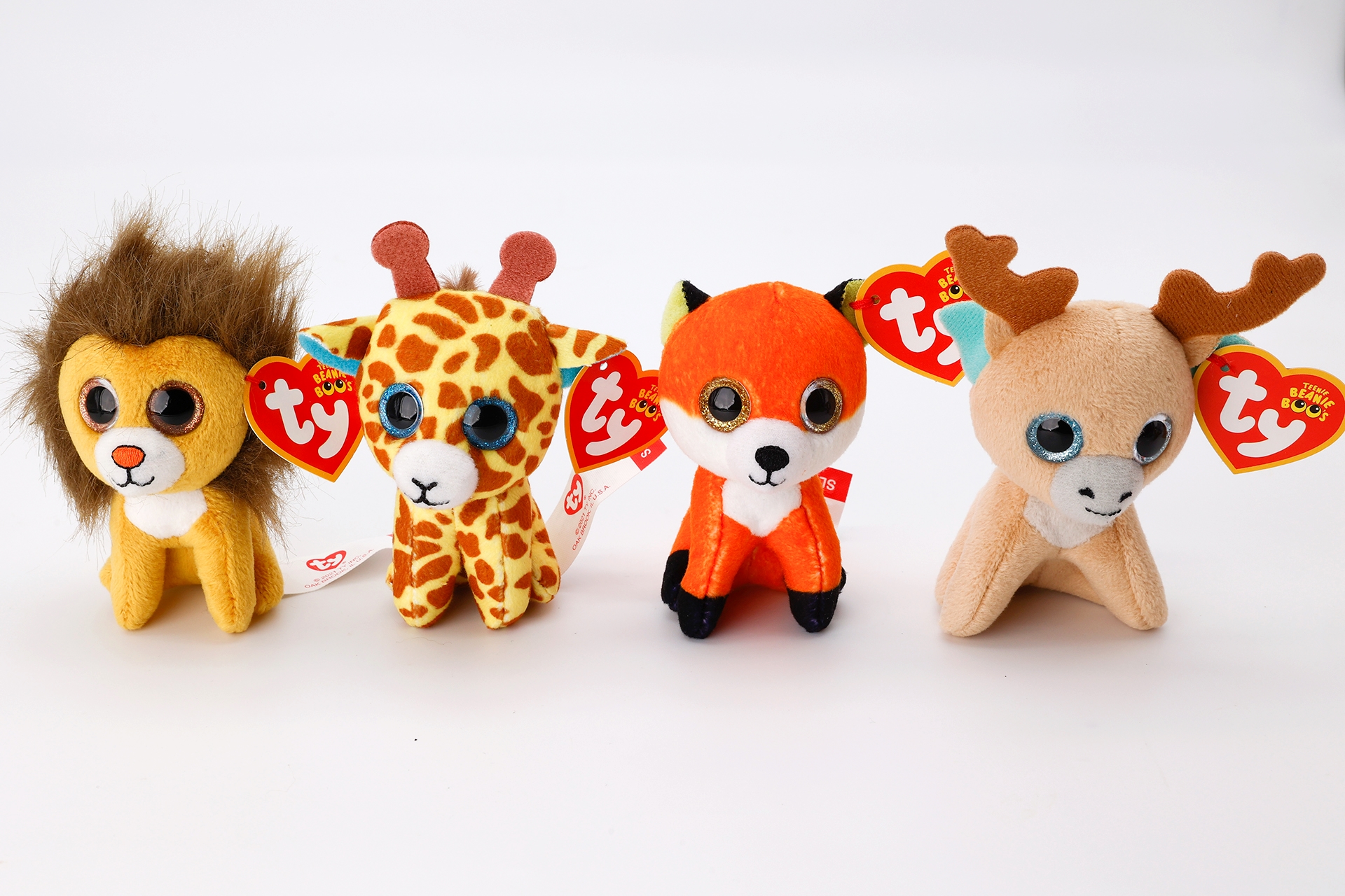 第1弾のラインナップから、アフリカの動物「ライオン」、「キリン」とヨーロッパの動物「キツネ」、「トナカイ」