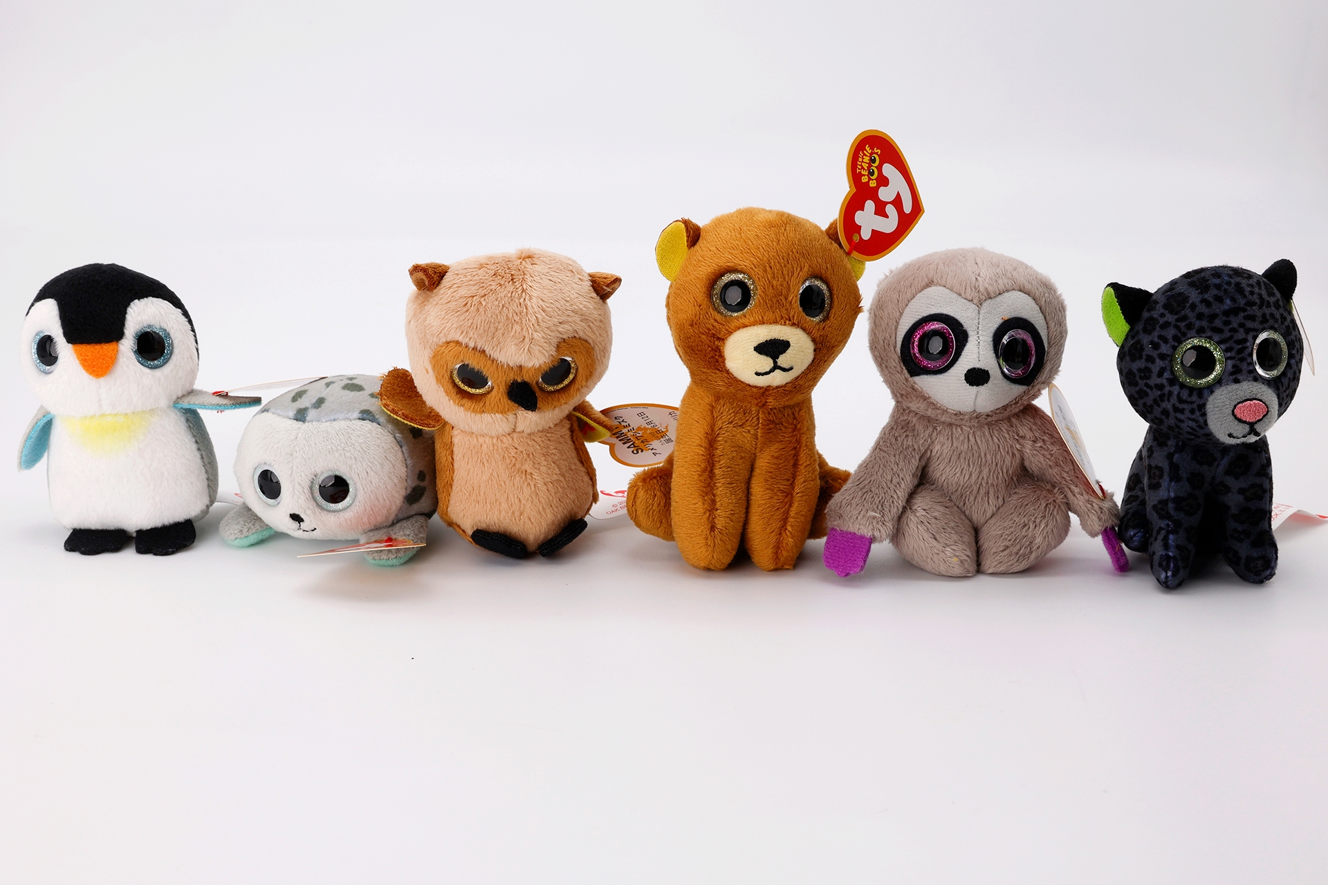 第2弾のラインナップから、南極の動物「ペンギン」、「ヒョウアザラシ」と北アメリカの動物「アメリカワシミミズク」、「アラスカアカヒグマ」、そして南アメリカの動物「ナマケモノ」、「ブラックジャガー」だ。