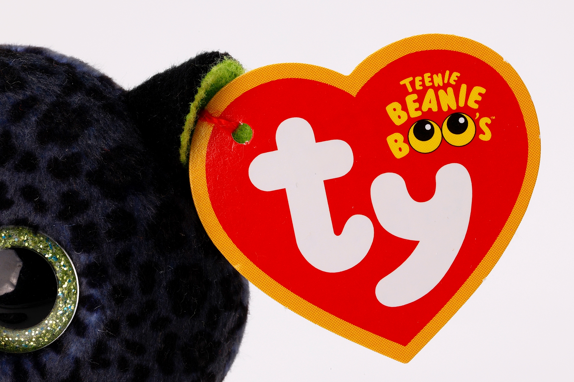 今回のハッピーセットのぬいぐるみに付けられている「Tyハートタグ」。オリジナルの商品よりも、しっかりとしたハートマークの形になっているのは面白い