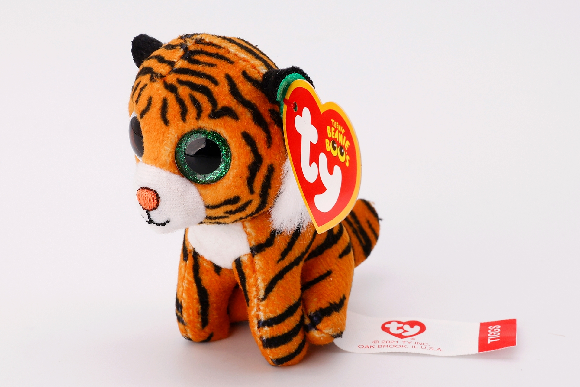 ラメが入った緑色の目が、「トラ」にぴったり