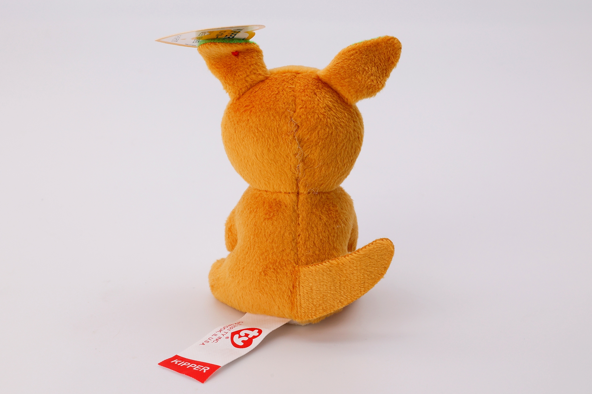 お尻あたりに付けられた尻尾は結構大きめ