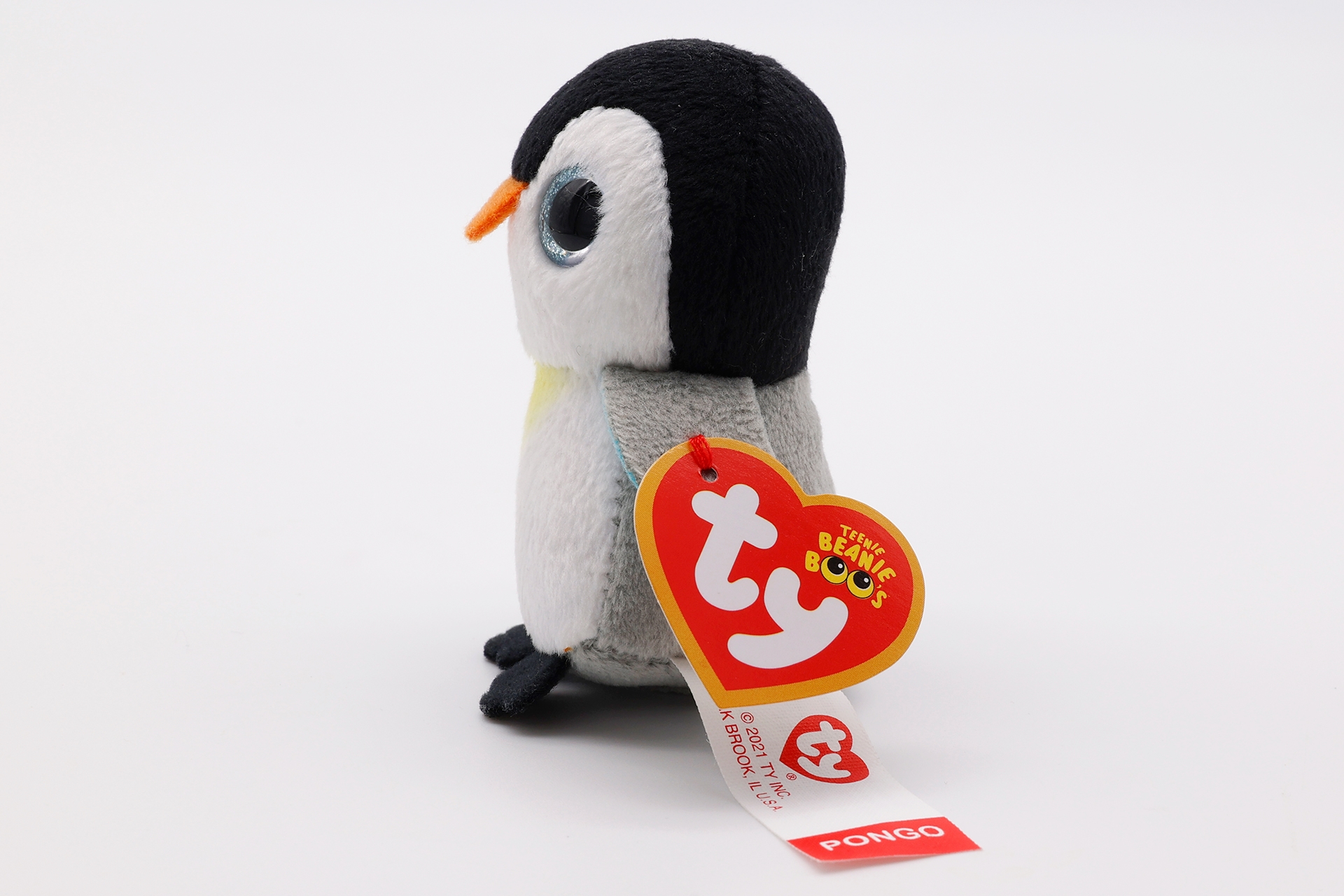 子供を育てるためか、歩きやすくするための進化か、足は大きめだ