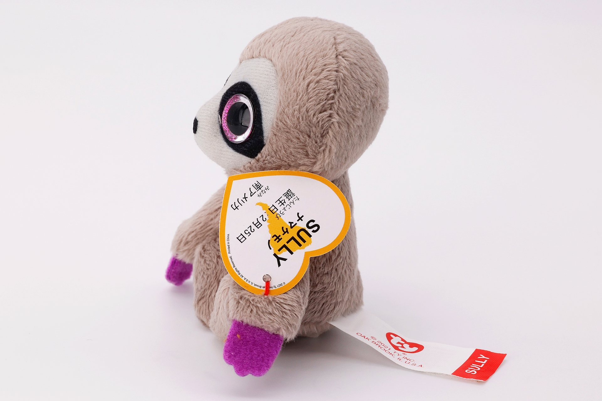 他の動物と比べても、手が長いところも特徴的である