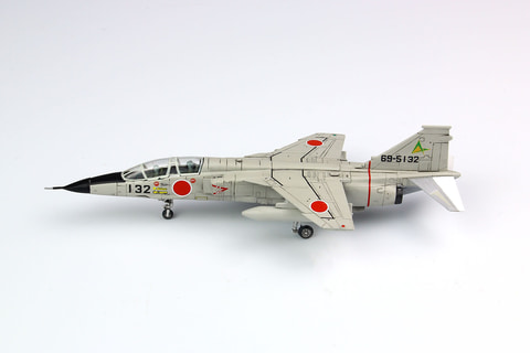 日本の空を守るパイロットを育成してきた練習機「T-2後期型」が1/144