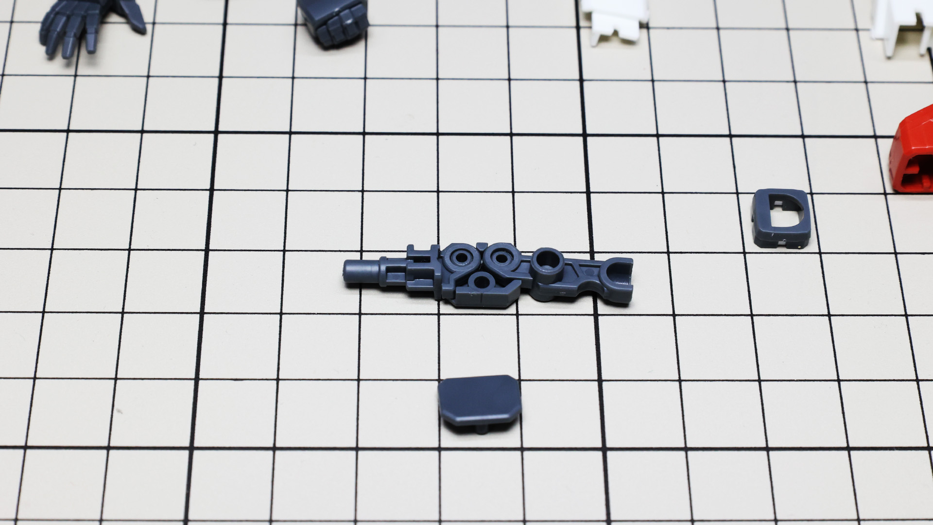 肘関節は「HGUC 1/144 RX-78-2 ガンダム」と同じです