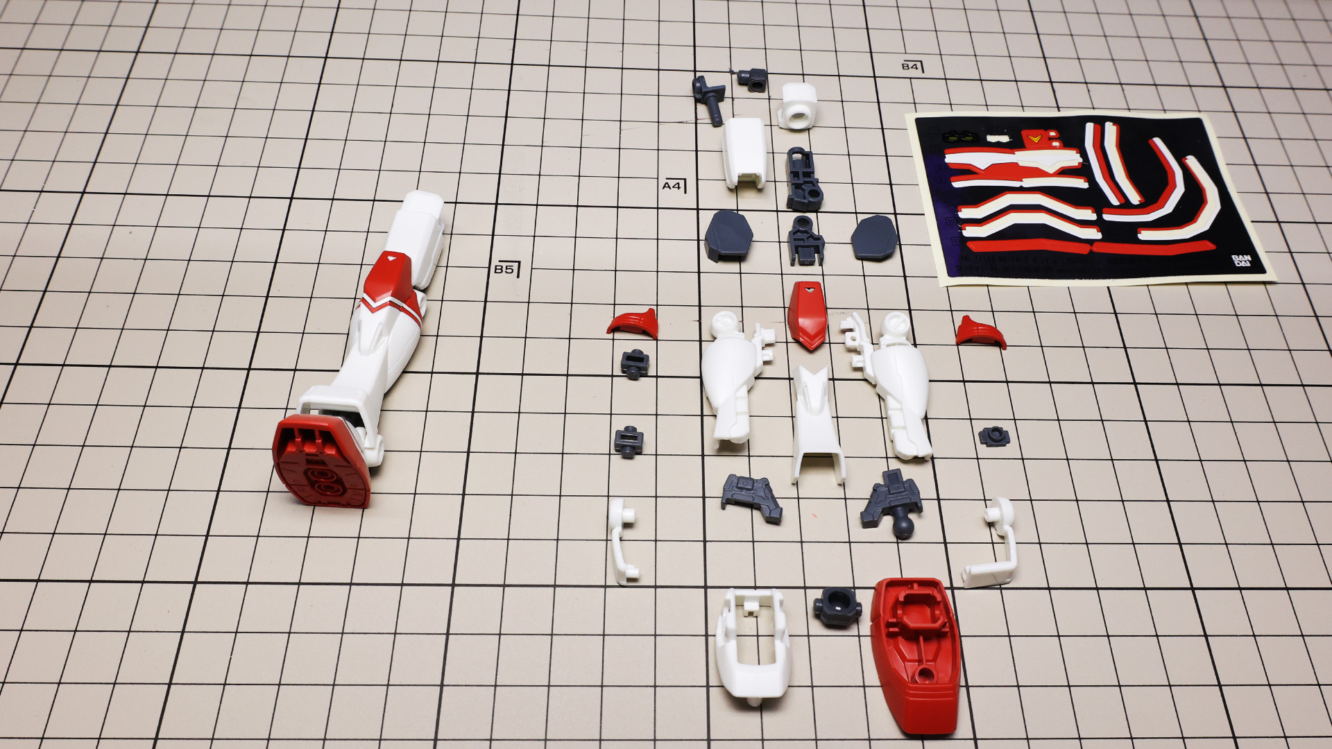 脚部も「HGUC 1/144 RX-78-2 ガンダム」ベースとなっています